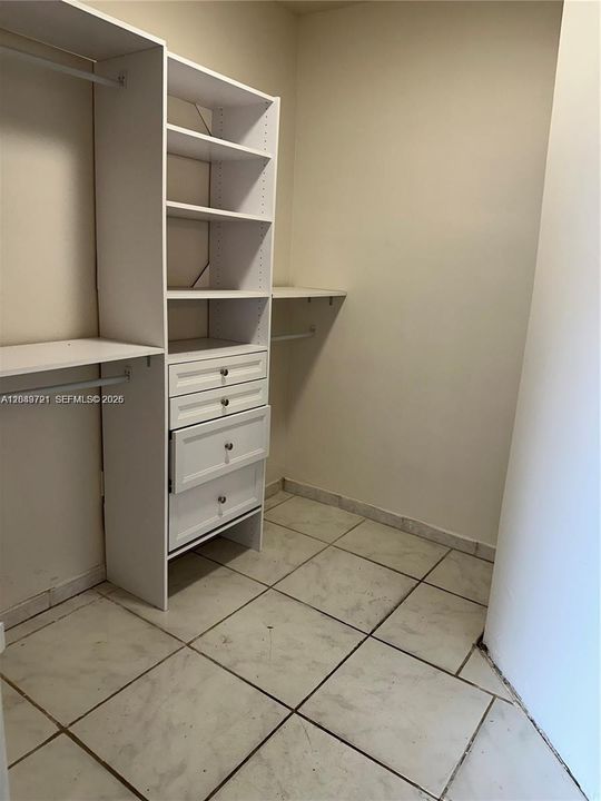 В аренду: $1,300 (0 спален, 1 ванн, 348 Квадратных фут)