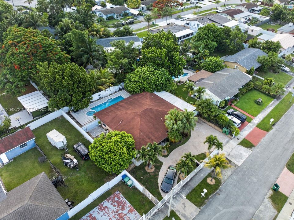 На продажу: $680,000 (3 спален, 3 ванн, 1968 Квадратных фут)