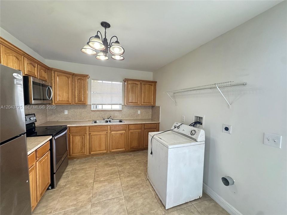 В аренду: $2,700 (3 спален, 2 ванн, 1200 Квадратных фут)