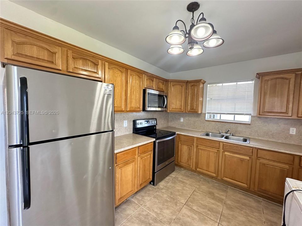 В аренду: $2,700 (3 спален, 2 ванн, 1200 Квадратных фут)