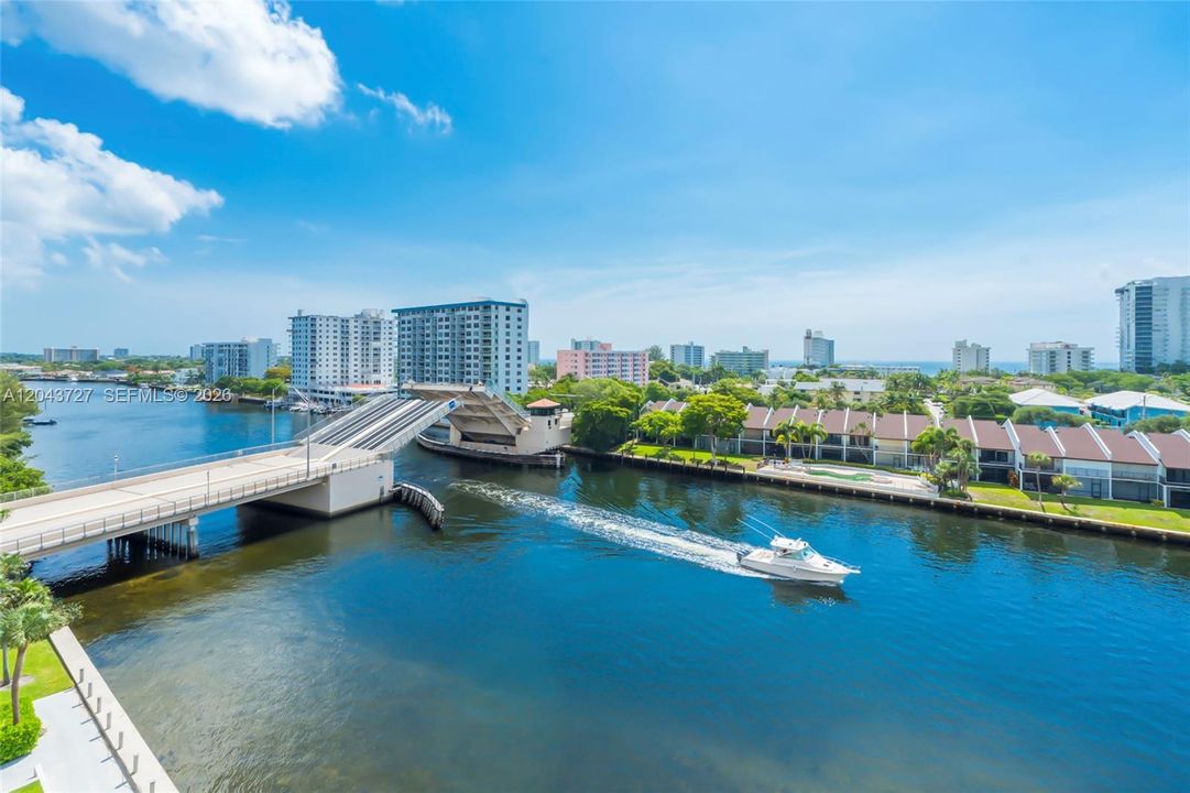 На продажу: $659,000 (2 спален, 2 ванн, 1220 Квадратных фут)