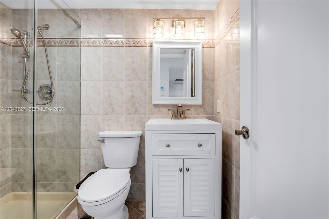 На продажу: $659,000 (2 спален, 2 ванн, 1220 Квадратных фут)