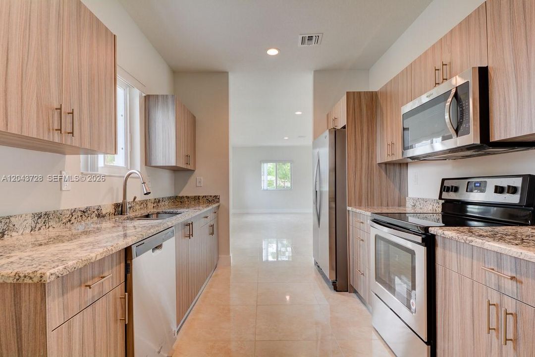 В аренду: $2,975 (3 спален, 2 ванн, 1730 Квадратных фут)