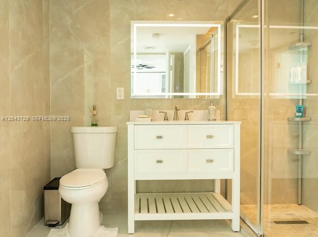 For Sale: $650,000 (1 beds, 1 baths, 696 Square Feet)