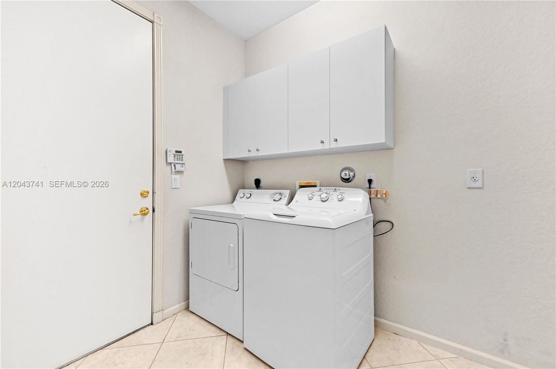 На продажу: $465,000 (3 спален, 2 ванн, 1919 Квадратных фут)