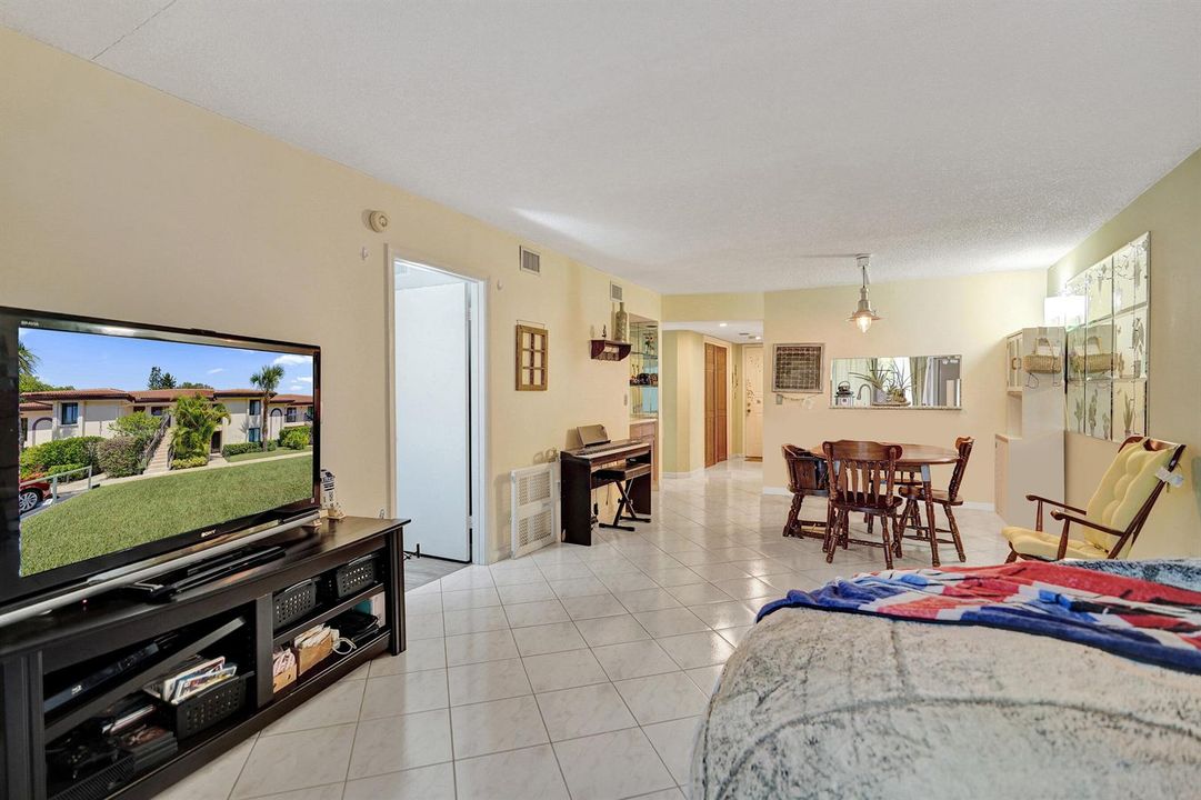 Living Dining Area