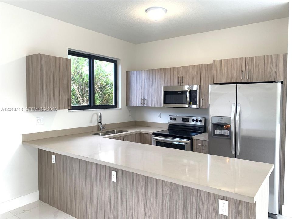 For Rent: $2,875 (3 beds, 2 baths, 912 Square Feet)
