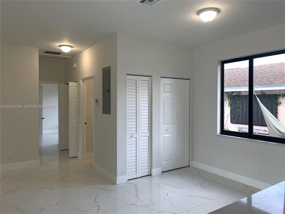 For Rent: $2,875 (3 beds, 2 baths, 912 Square Feet)