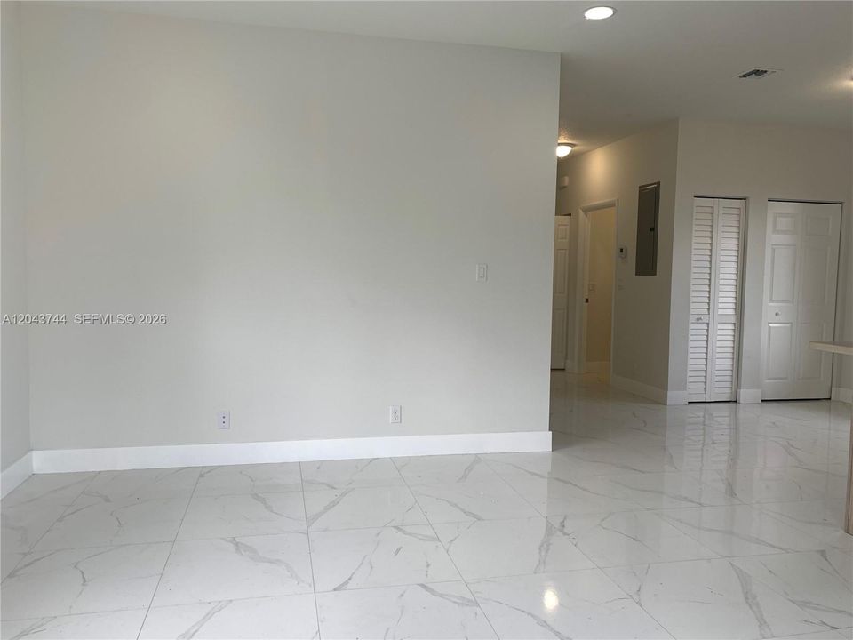 For Rent: $2,875 (3 beds, 2 baths, 912 Square Feet)