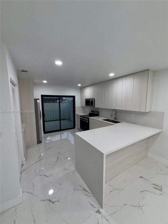 В аренду: $3,500 (3 спален, 2 ванн, 1170 Квадратных фут)