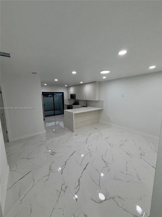 В аренду: $3,500 (3 спален, 2 ванн, 1170 Квадратных фут)