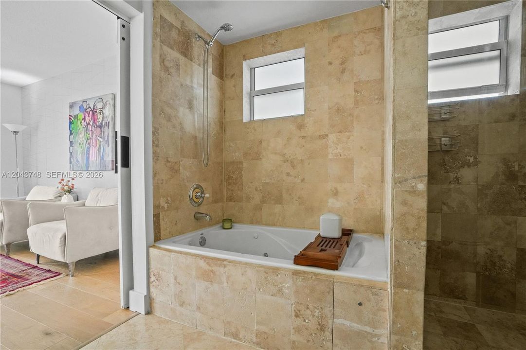 На продажу: $699,999 (2 спален, 2 ванн, 1721 Квадратных фут)