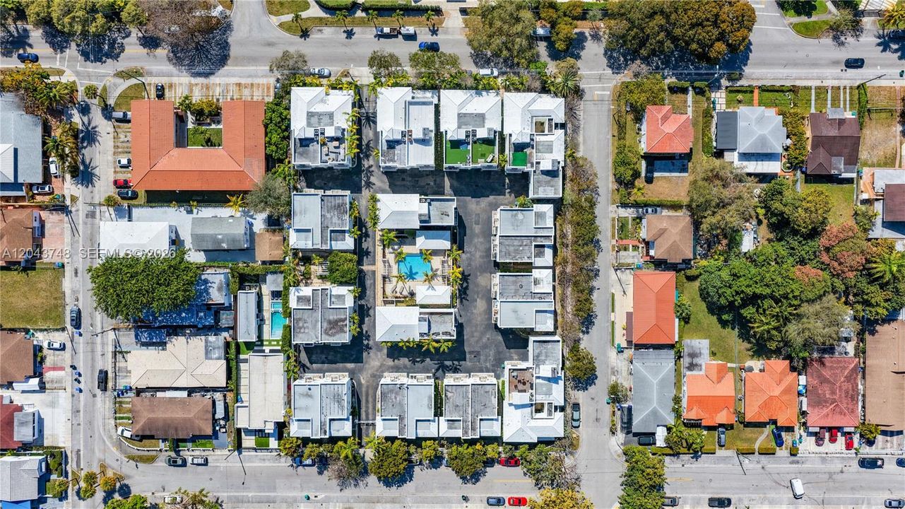 На продажу: $699,999 (2 спален, 2 ванн, 1721 Квадратных фут)