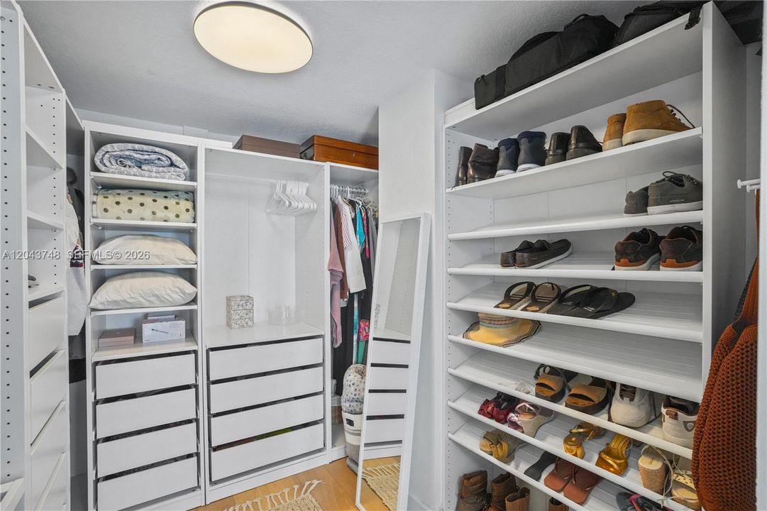 На продажу: $699,999 (2 спален, 2 ванн, 1721 Квадратных фут)