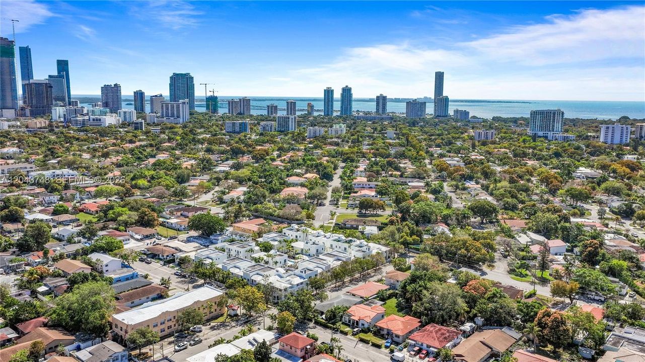 На продажу: $699,999 (2 спален, 2 ванн, 1721 Квадратных фут)