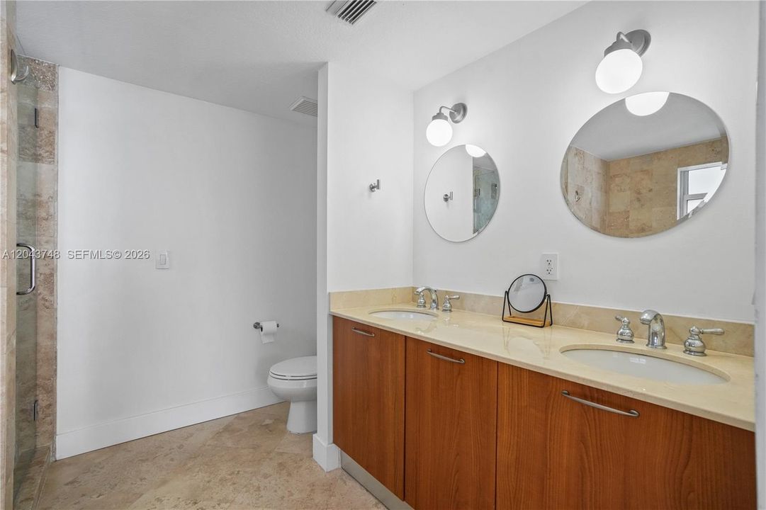 На продажу: $699,999 (2 спален, 2 ванн, 1721 Квадратных фут)