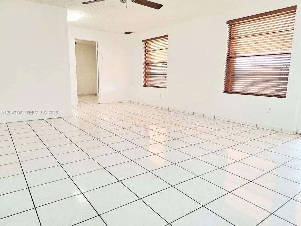 В аренду: $2,000 (2 спален, 1 ванн, 2253 Квадратных фут)