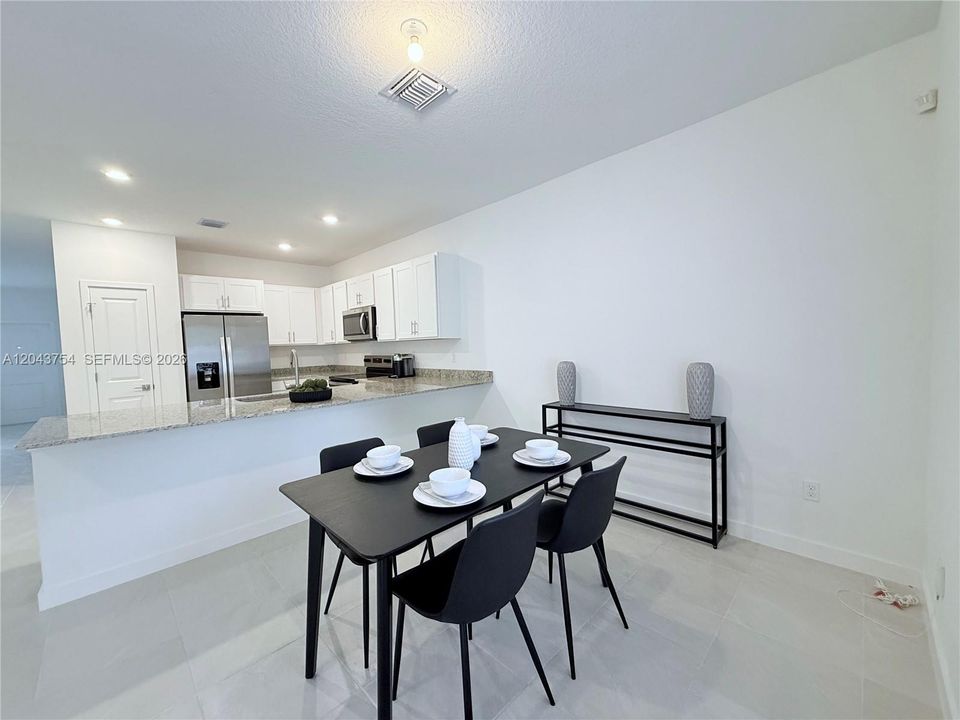 В аренду: $3,200 (3 спален, 2 ванн, 1524 Квадратных фут)