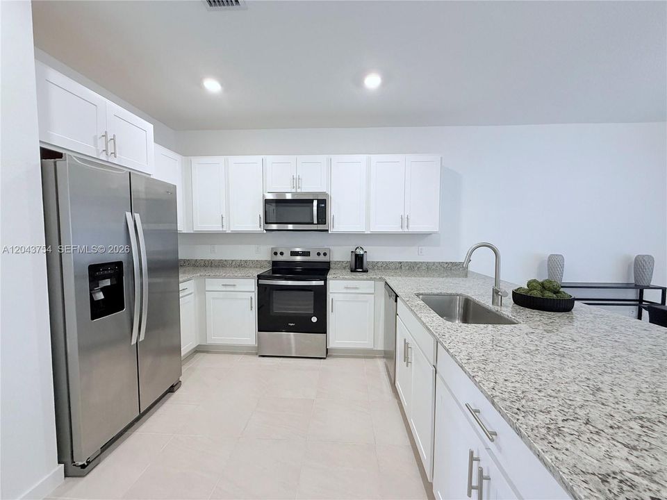 В аренду: $3,200 (3 спален, 2 ванн, 1524 Квадратных фут)
