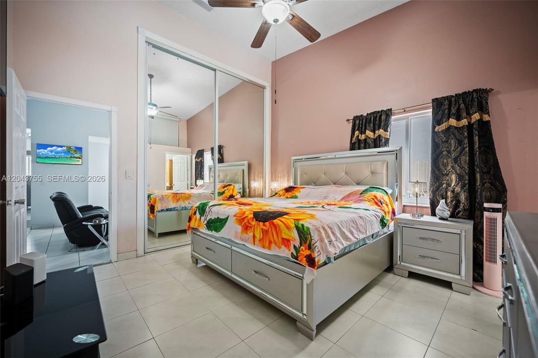 For Sale: $547,000 (3 beds, 2 baths, 1233 Square Feet)