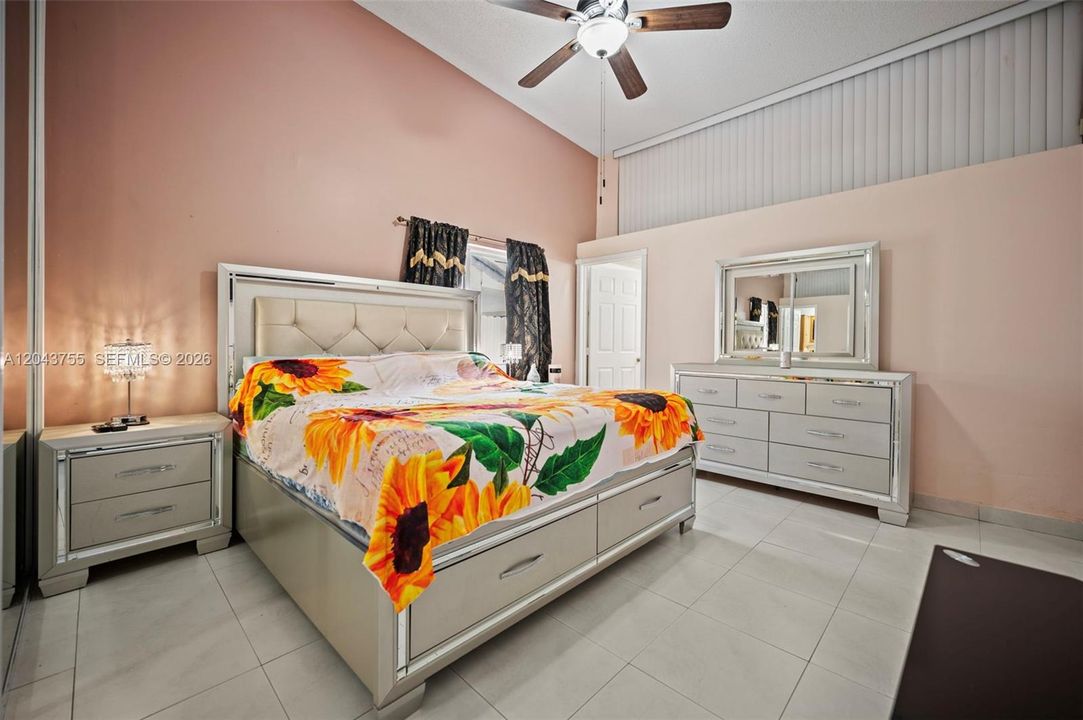 For Sale: $547,000 (3 beds, 2 baths, 1233 Square Feet)