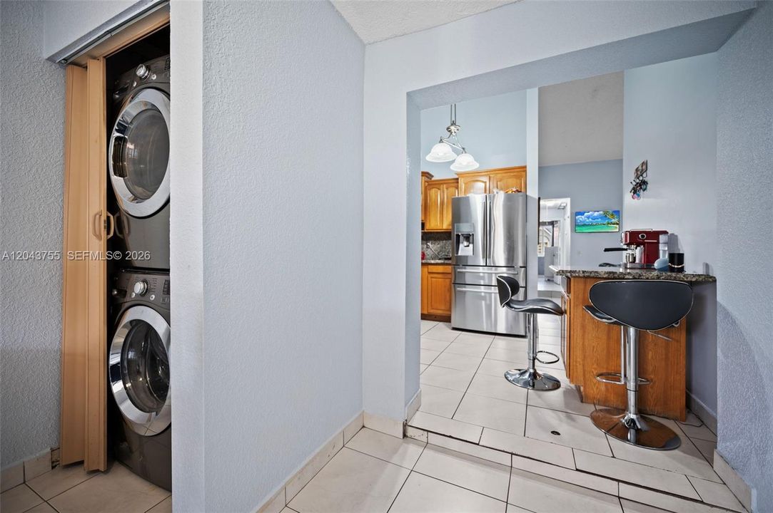 For Sale: $547,000 (3 beds, 2 baths, 1233 Square Feet)