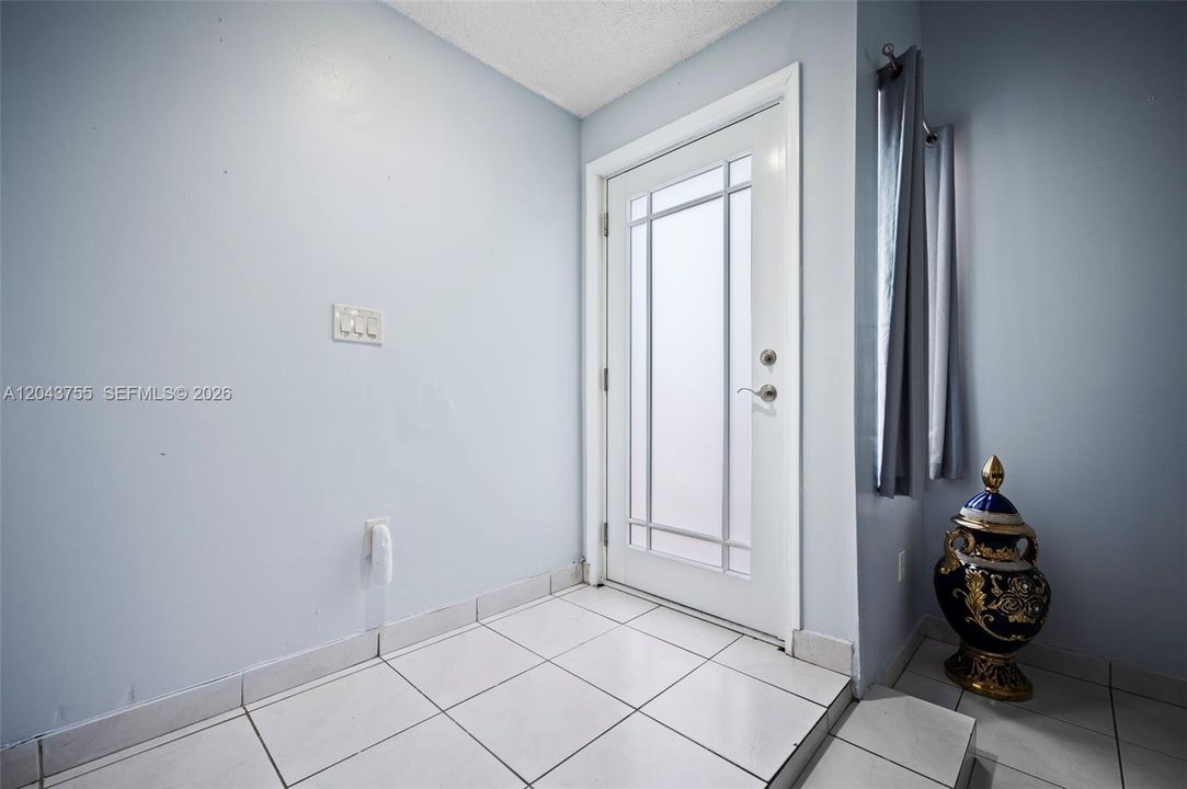 For Sale: $547,000 (3 beds, 2 baths, 1233 Square Feet)