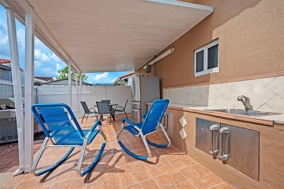For Sale: $547,000 (3 beds, 2 baths, 1233 Square Feet)
