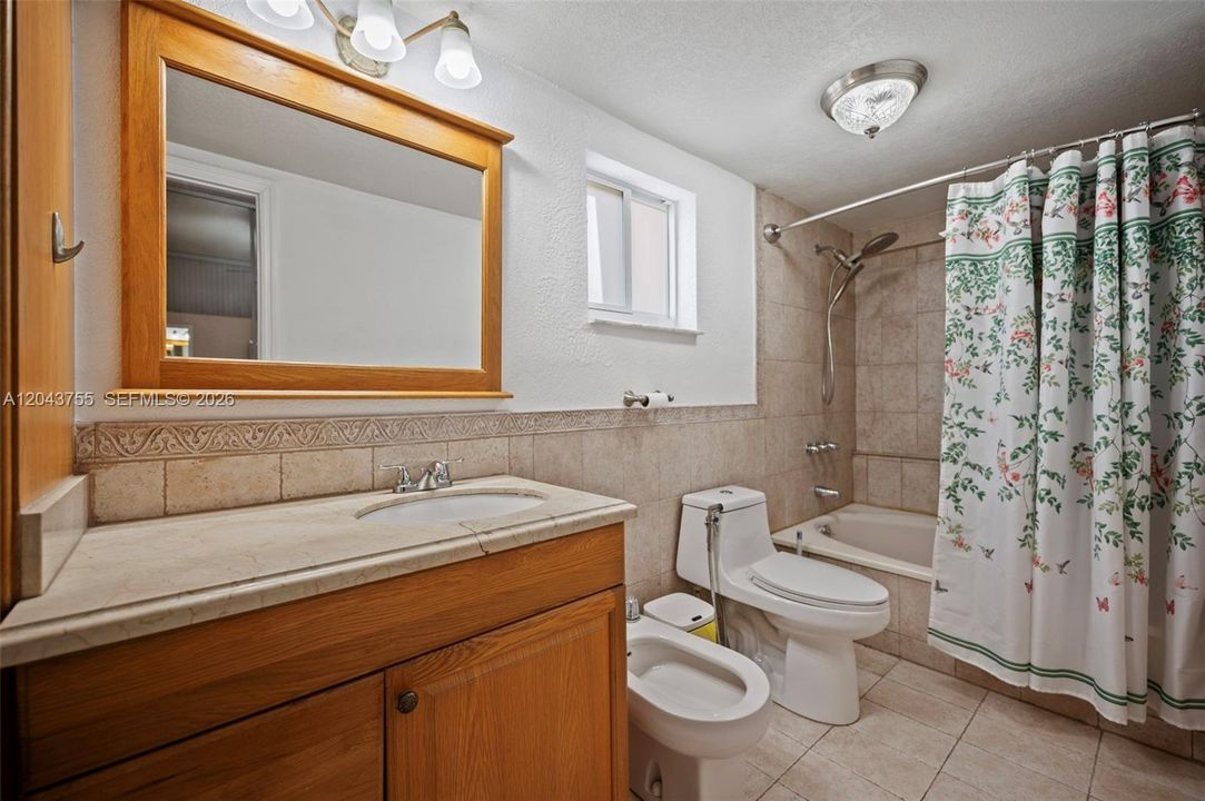 For Sale: $547,000 (3 beds, 2 baths, 1233 Square Feet)