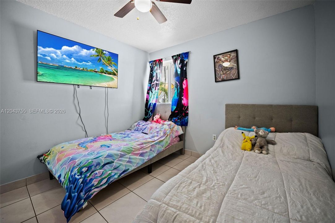 For Sale: $547,000 (3 beds, 2 baths, 1233 Square Feet)