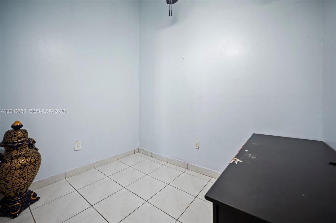 For Sale: $547,000 (3 beds, 2 baths, 1233 Square Feet)