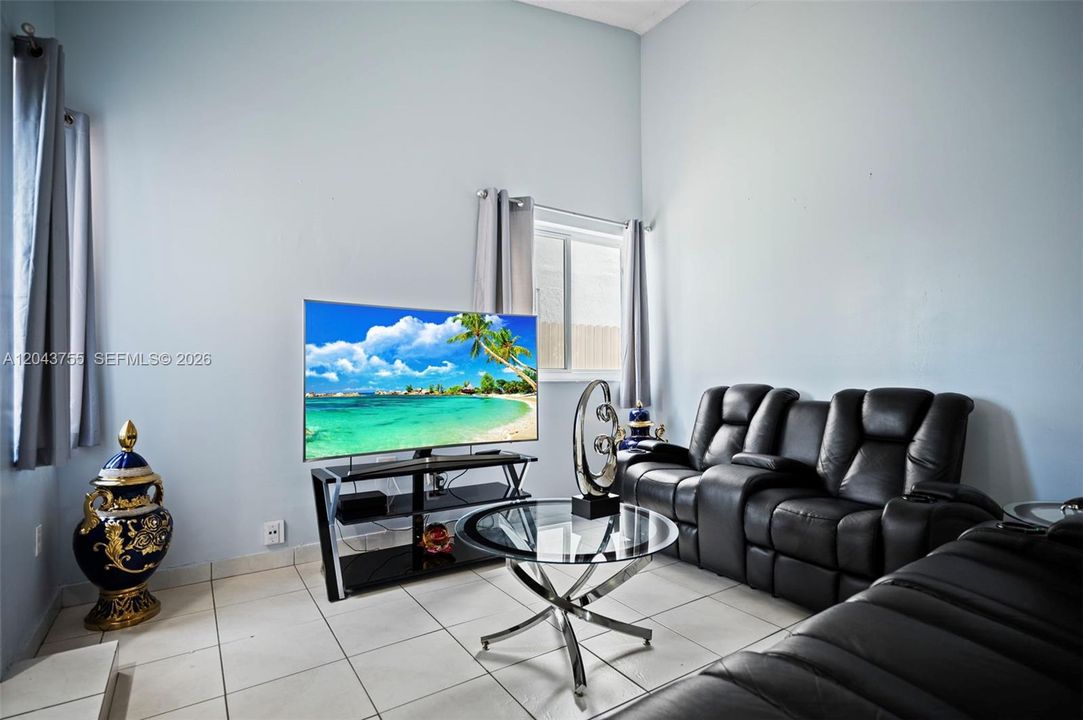 For Sale: $547,000 (3 beds, 2 baths, 1233 Square Feet)
