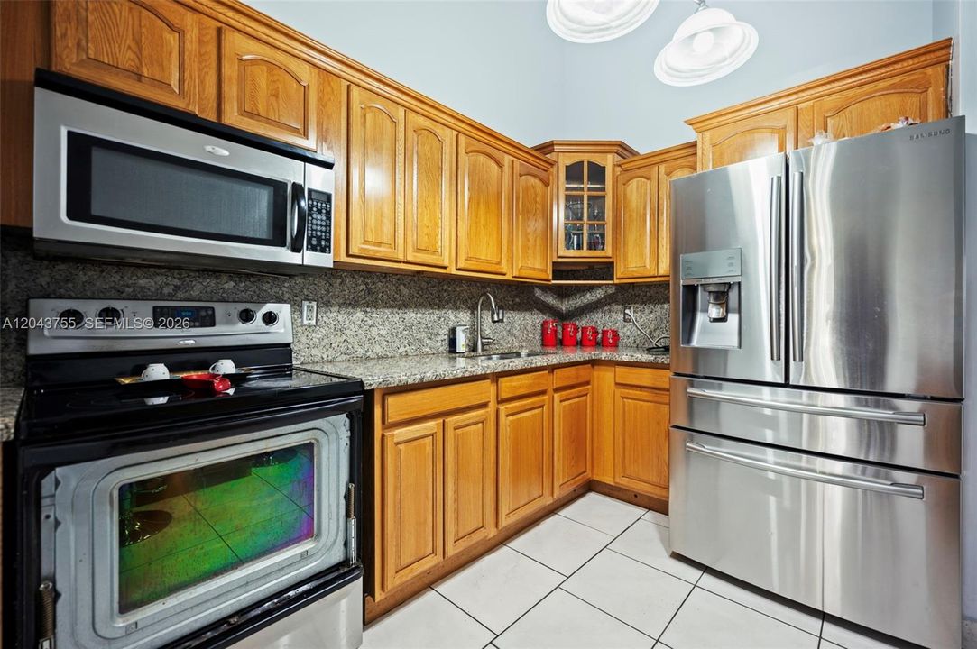 For Sale: $547,000 (3 beds, 2 baths, 1233 Square Feet)