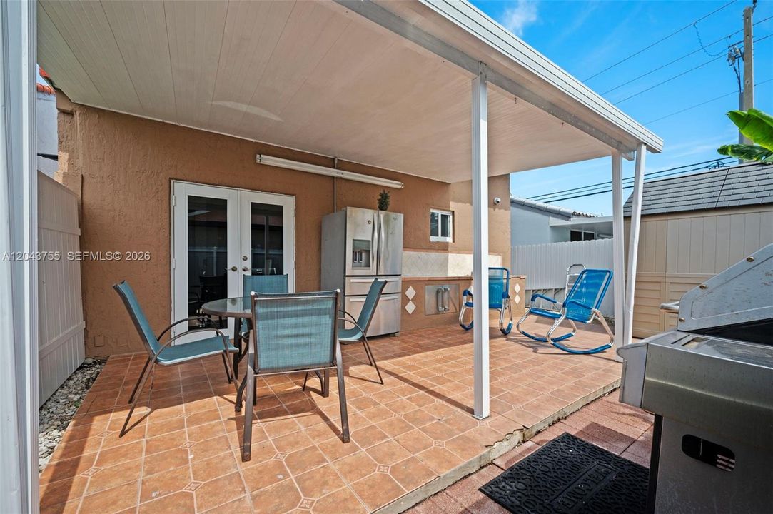 For Sale: $547,000 (3 beds, 2 baths, 1233 Square Feet)