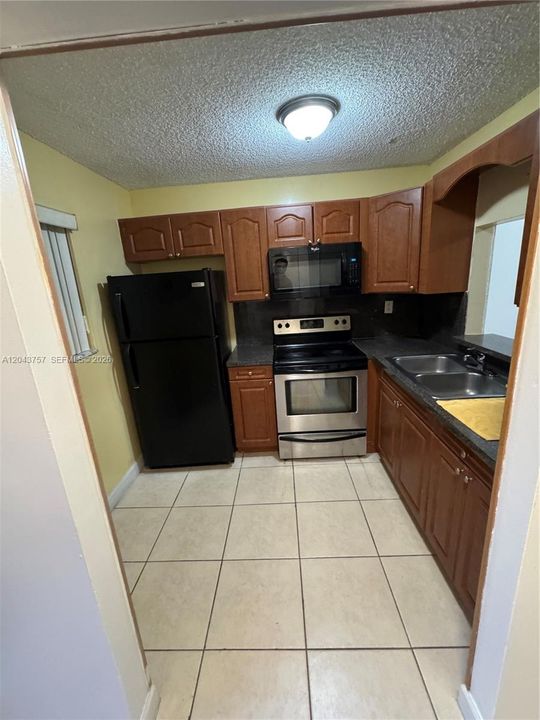 For Rent: $1,700 (1 beds, 1 baths, 710 Square Feet)