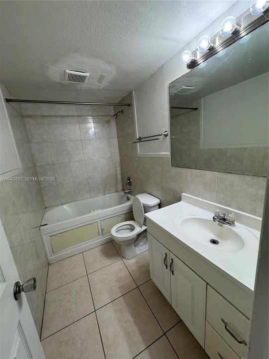 For Rent: $1,700 (1 beds, 1 baths, 710 Square Feet)
