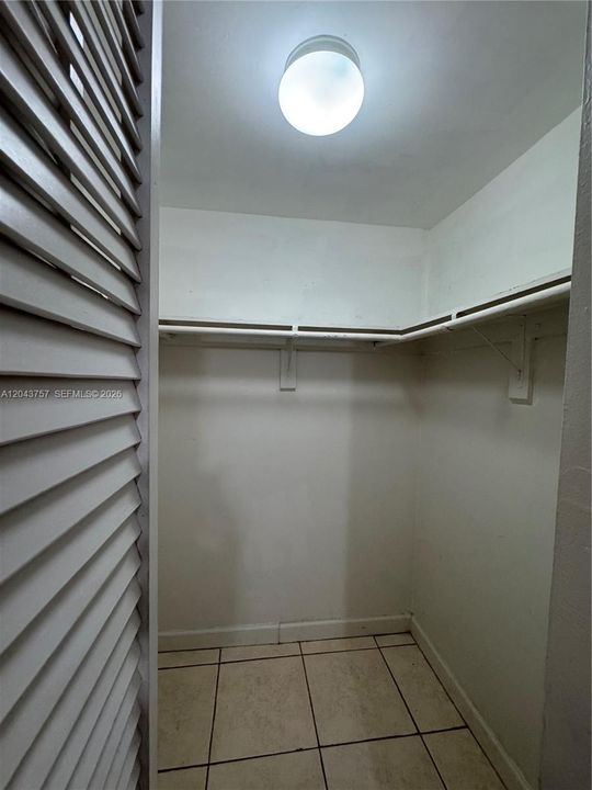 For Rent: $1,700 (1 beds, 1 baths, 710 Square Feet)