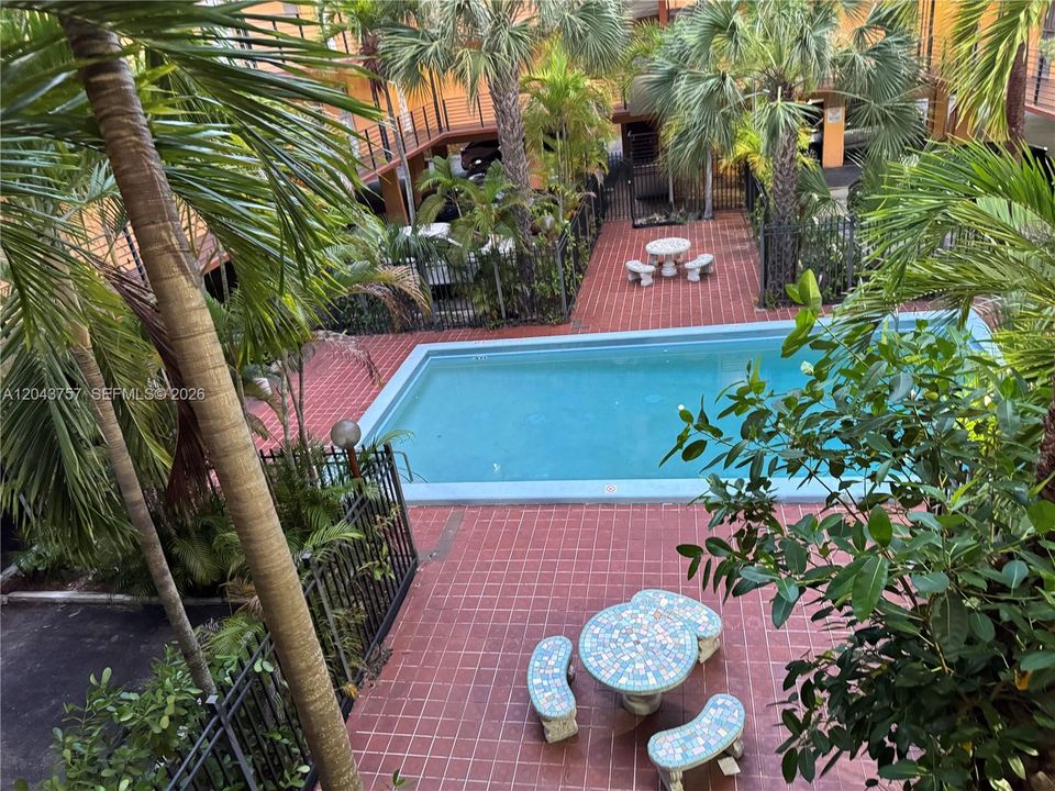 For Rent: $1,700 (1 beds, 1 baths, 710 Square Feet)