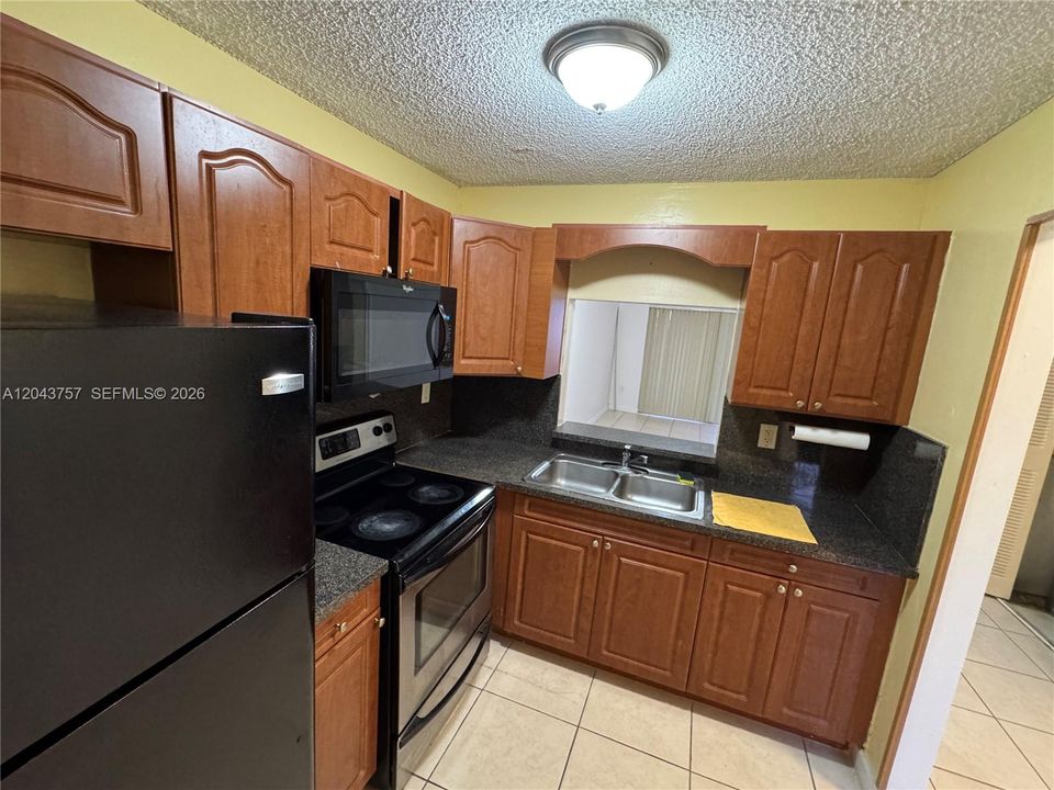 For Rent: $1,700 (1 beds, 1 baths, 710 Square Feet)