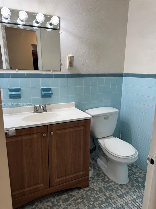 For Rent: $1,700 (1 beds, 1 baths, 710 Square Feet)