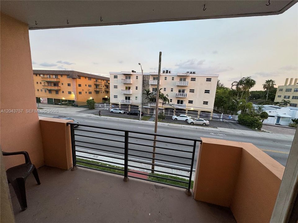 For Rent: $1,700 (1 beds, 1 baths, 710 Square Feet)
