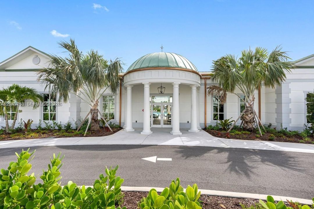 For Rent: $3,025 (4 beds, 2 baths, 1820 Square Feet)
