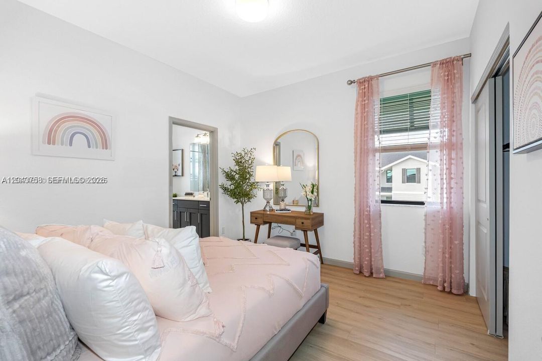 For Rent: $3,025 (4 beds, 2 baths, 1820 Square Feet)