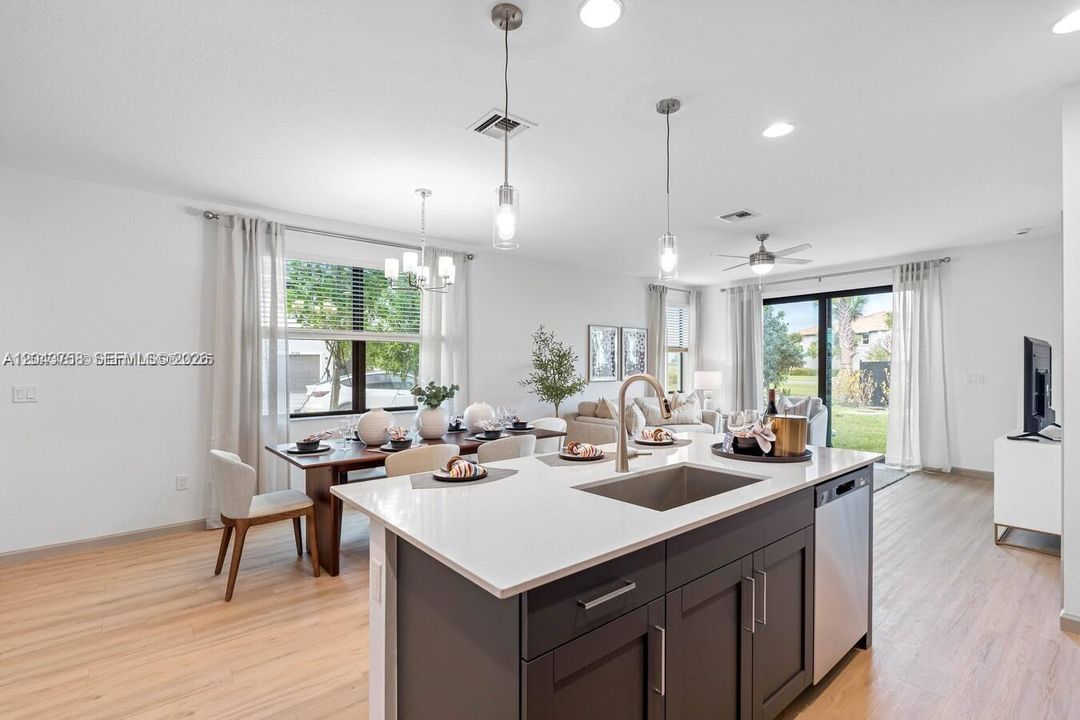 For Rent: $3,025 (4 beds, 2 baths, 1820 Square Feet)