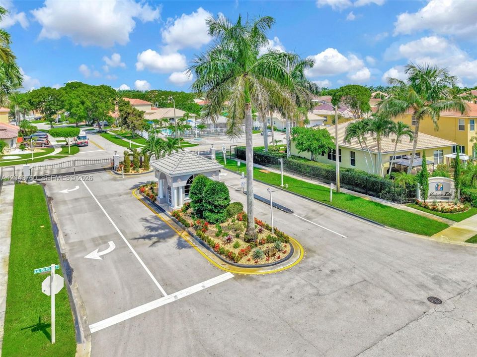 For Sale: $830,000 (6 beds, 3 baths, 3064 Square Feet)