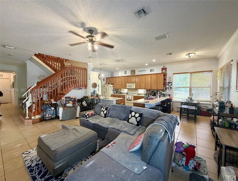 For Sale: $830,000 (6 beds, 3 baths, 3064 Square Feet)
