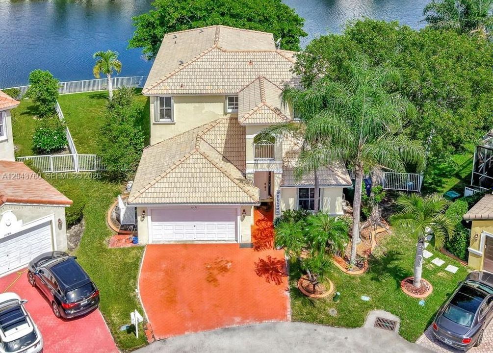 For Sale: $830,000 (6 beds, 3 baths, 3064 Square Feet)