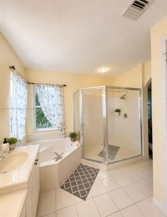 For Sale: $830,000 (6 beds, 3 baths, 3064 Square Feet)