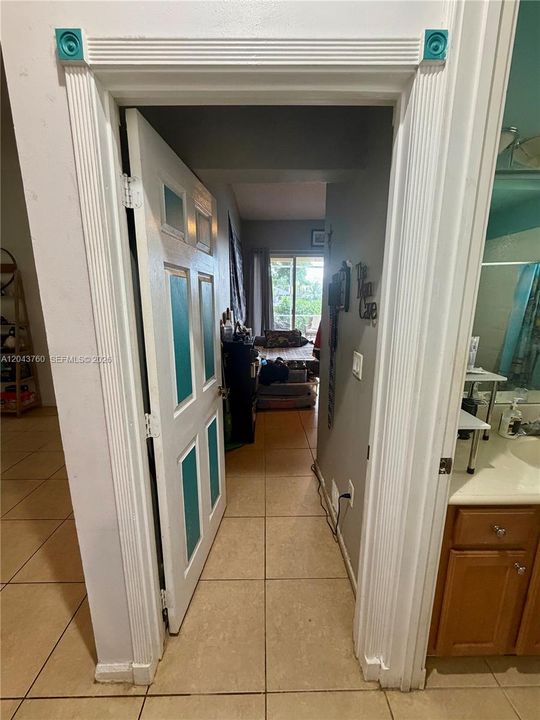 For Sale: $830,000 (6 beds, 3 baths, 3064 Square Feet)