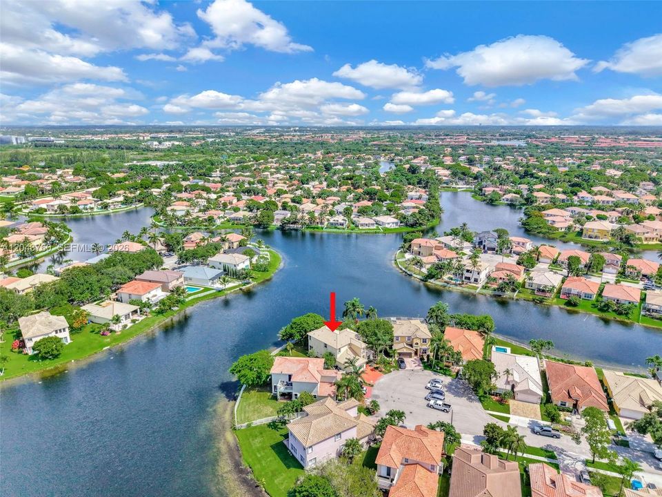 For Sale: $830,000 (6 beds, 3 baths, 3064 Square Feet)